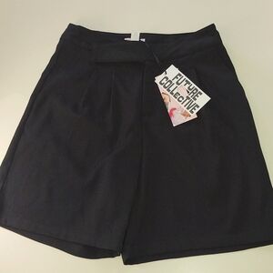 Shorts size 2 high rise women's, mid lenght black